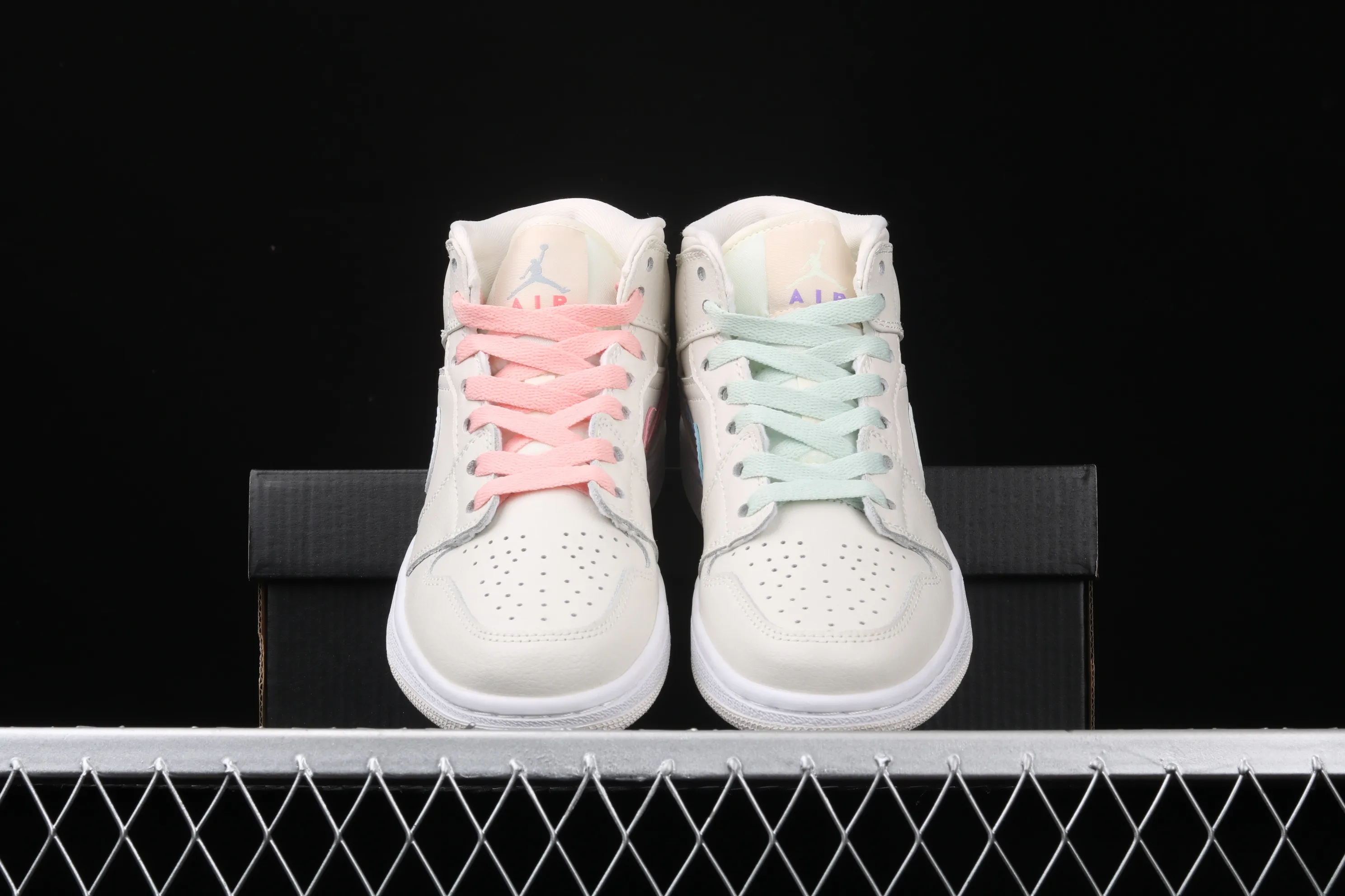 All categories Air Jordan Jordan series basketball shoes Air Jordan 1 Mid cost-effective version Air Jordan 1 Ret High AJ1 Joe 1 rice white mandarin duck hook 555112-035